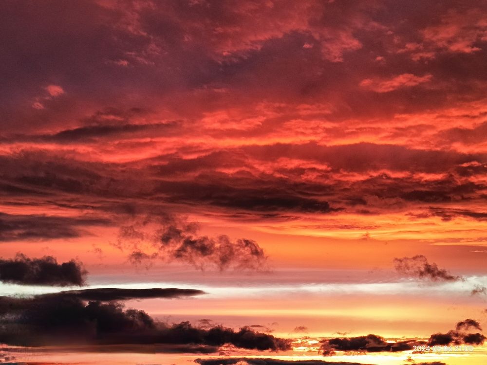 А закаты алые, алые, алые...