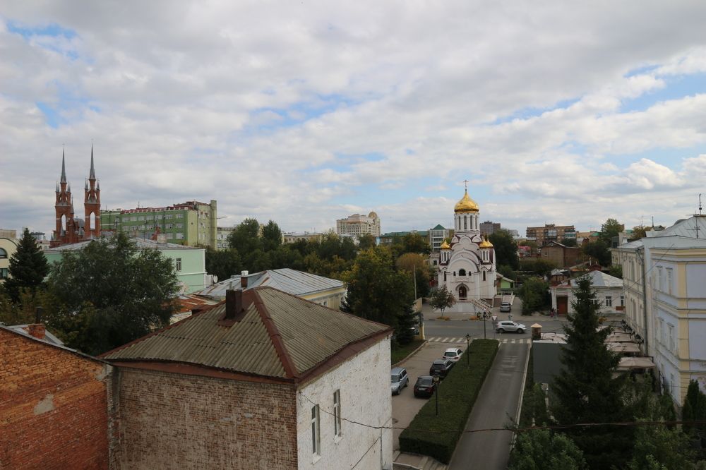 Над крышами