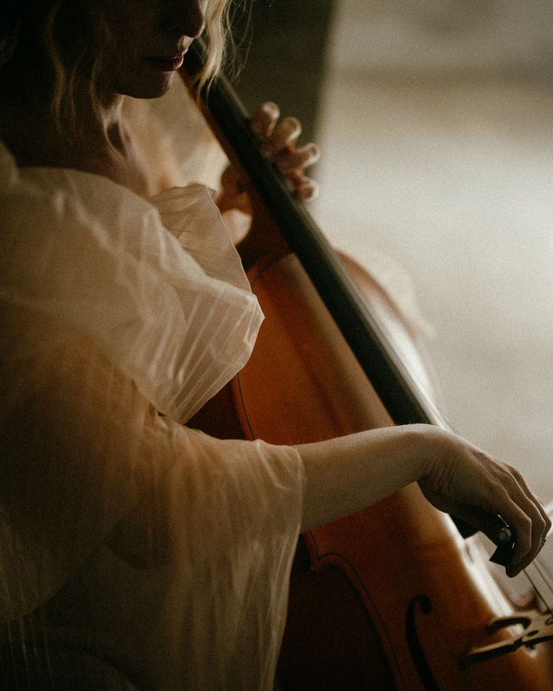 Cello player