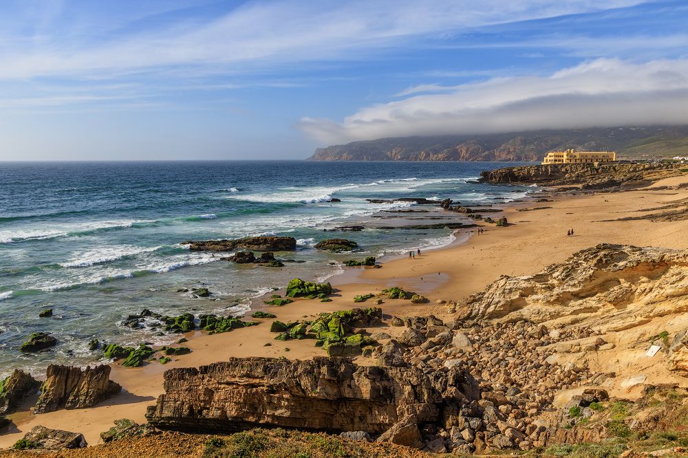 Каменистый берег