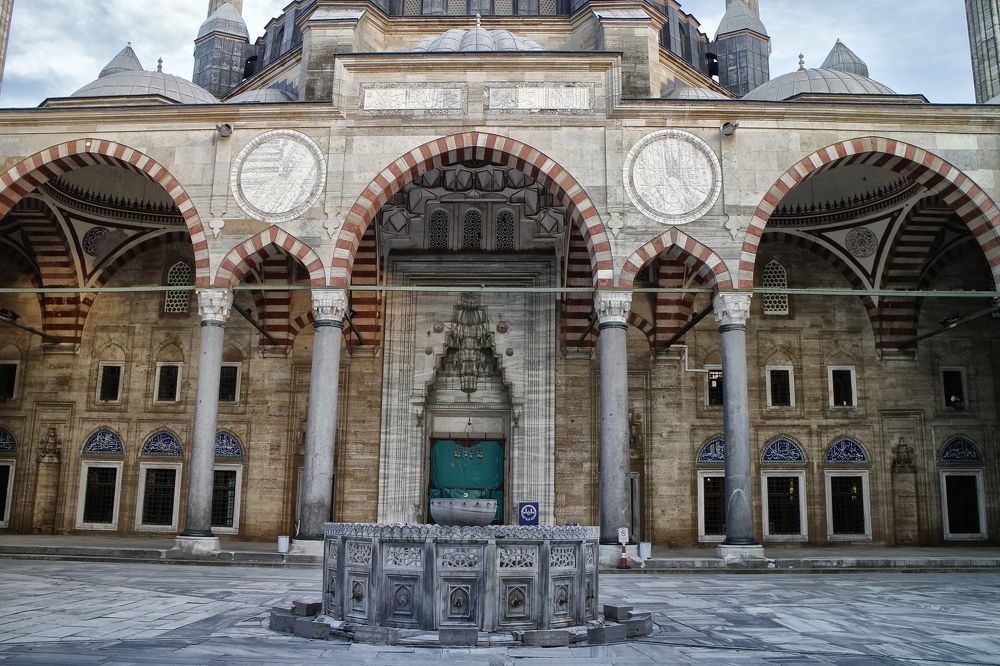 Photograph by Muzaffer Sütlüoğlu