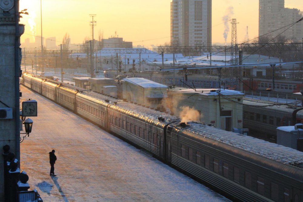 Одинокий.