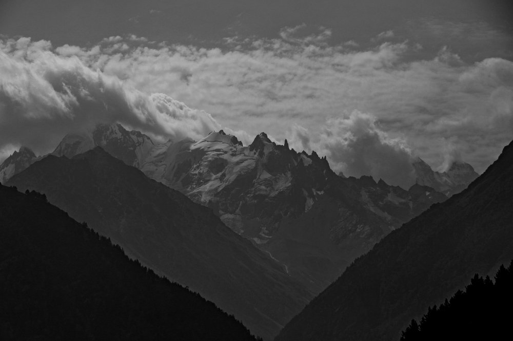 За облаками