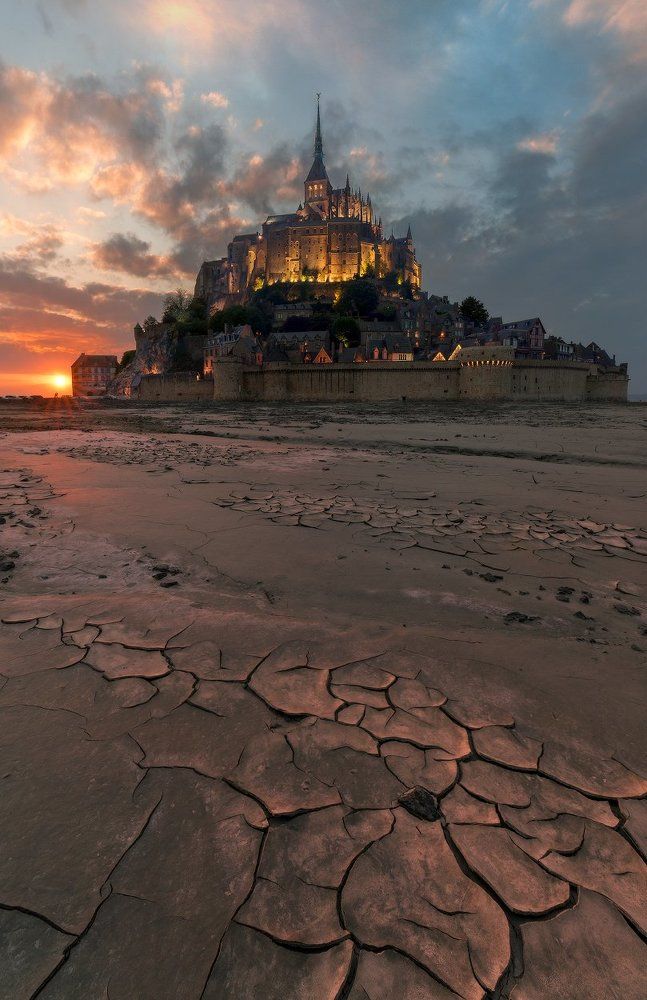 Закат в бухте Мон-Сен-Мишель