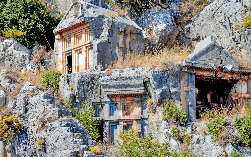 Руины жилых кварталов