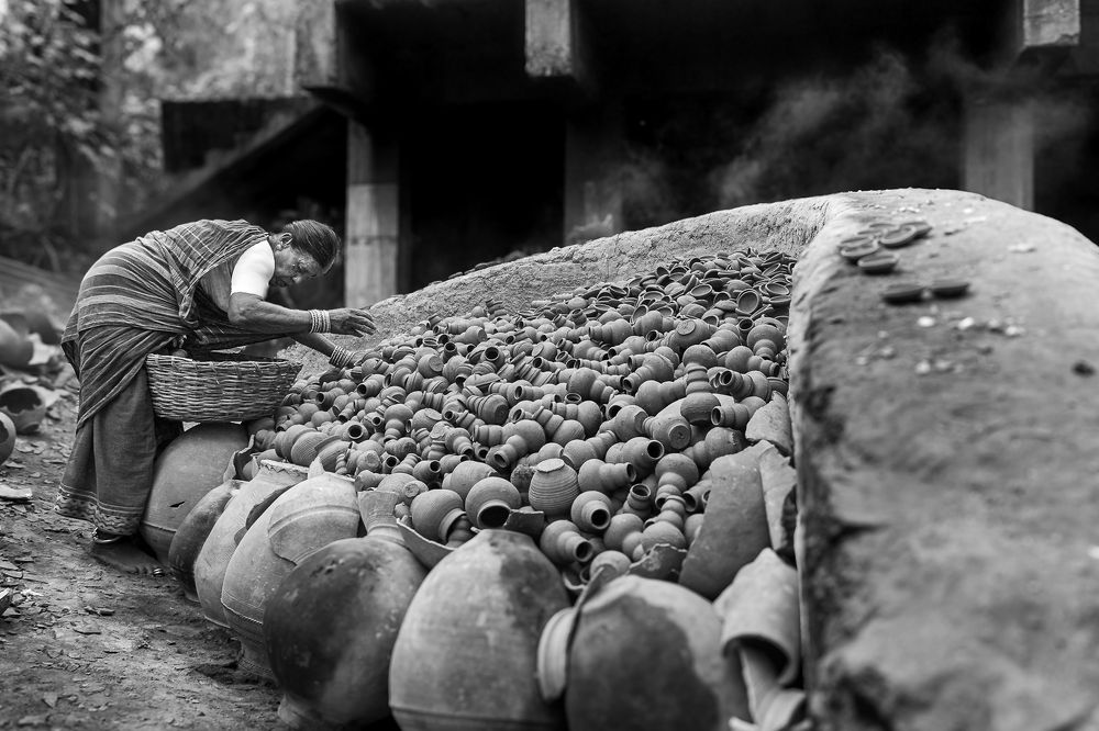 Hands of Tradition: A Potter's Commitment to Craftsmanship