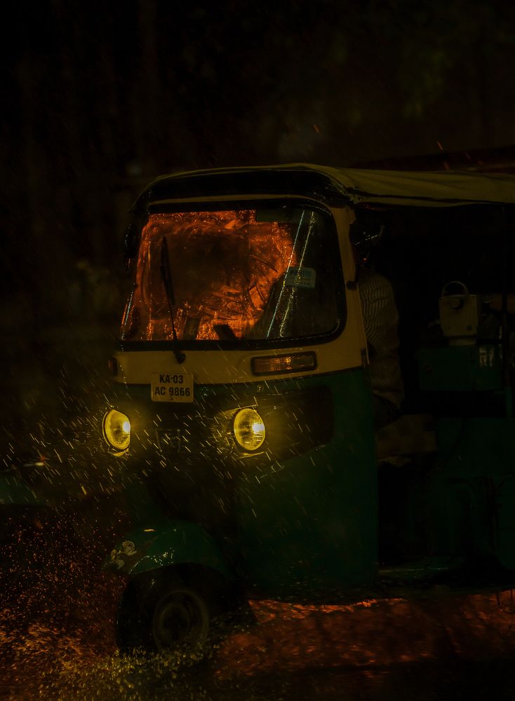 Auto in motion of rain