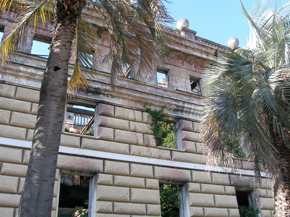 Сухум. Здание правительства после войны