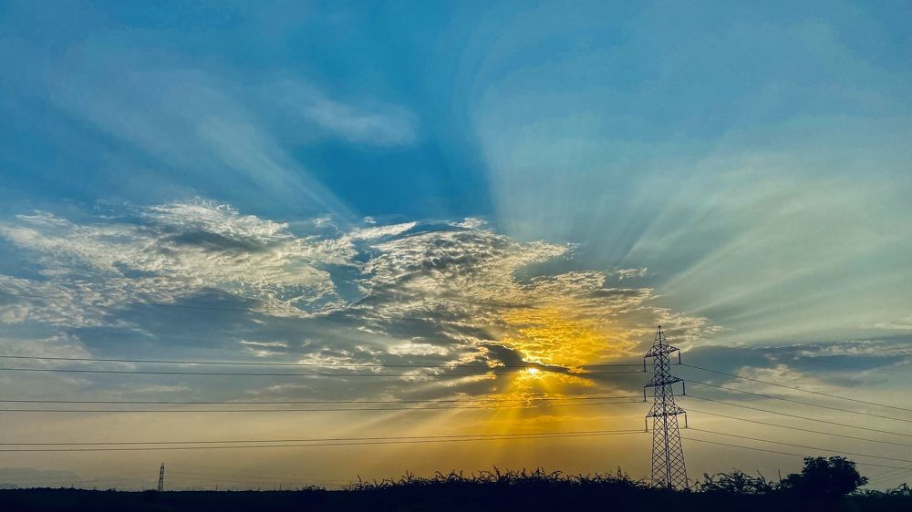 Nature's Canvas: A Symphony of Clouds and Light