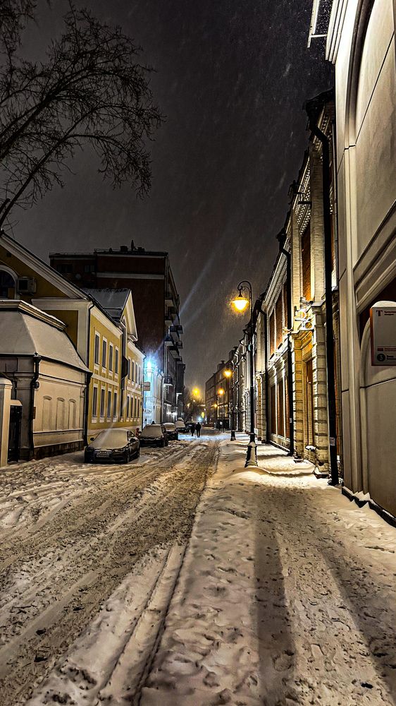 Ночь. Улица. Фонарь. Зима.