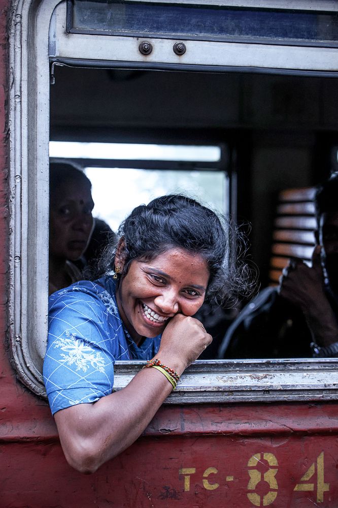 Retratos de viajeros en el tren de Sri Lanka