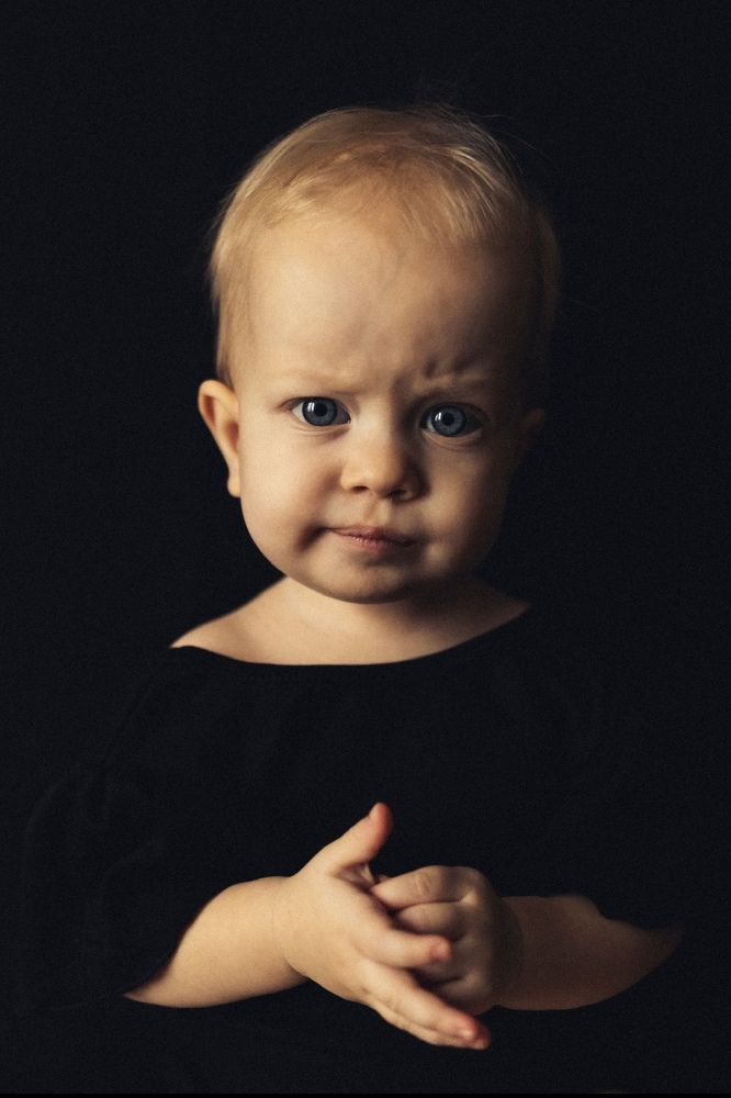 задумалась