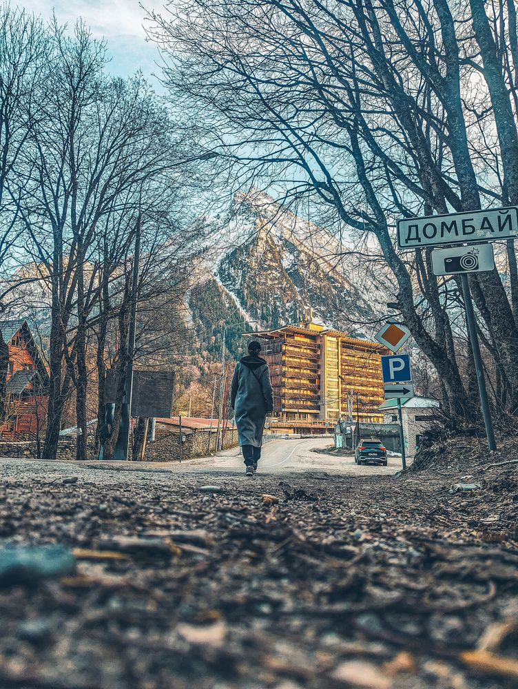 Домбай, заброшенная гостиница "горные вершины"