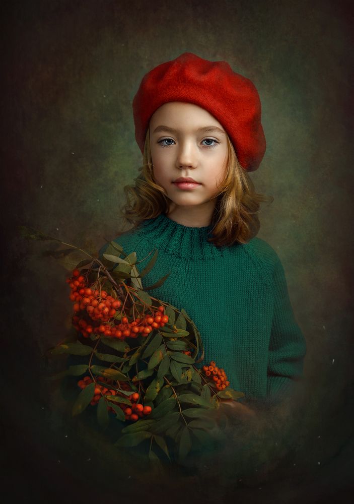 Катя с рябиной