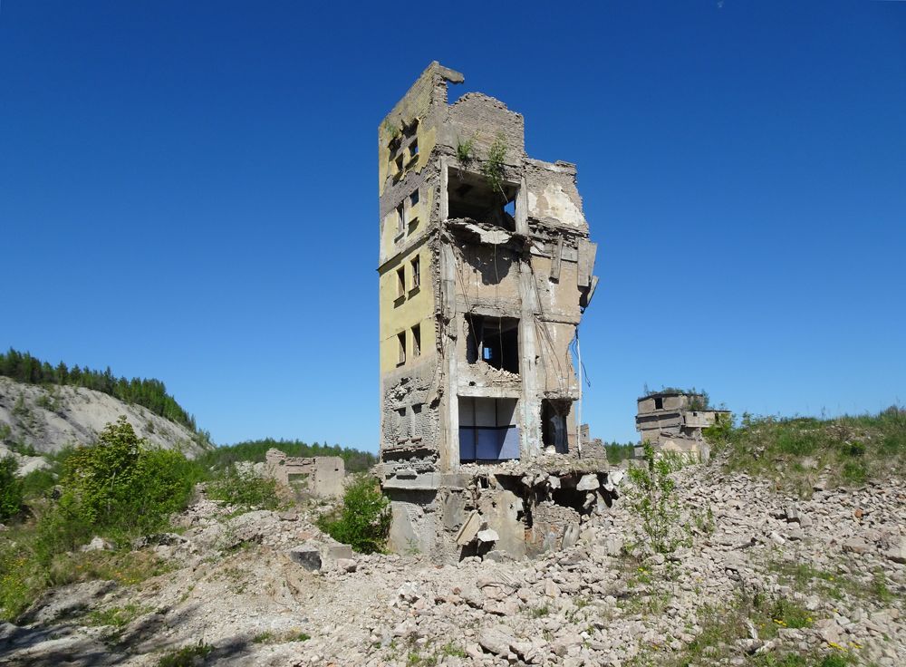 Заброшенная шахта в городе Сланцы.