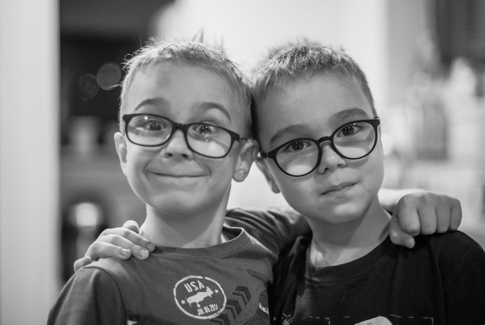 Братья-близнецы