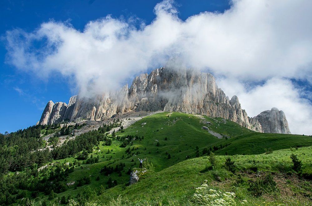 Большой Тхач в облаках