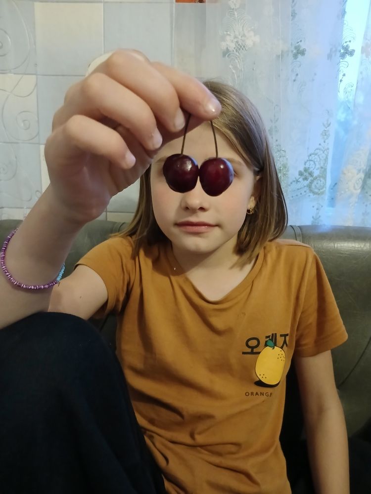 А твои глаза, цвета вишни...