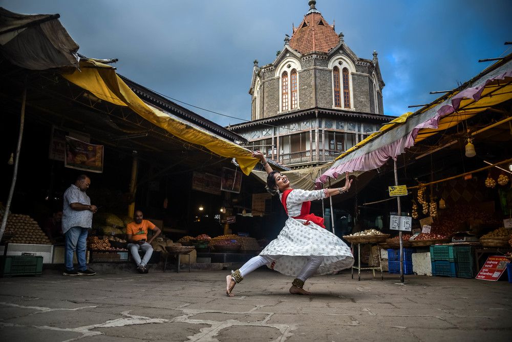 Dancer in the streets
