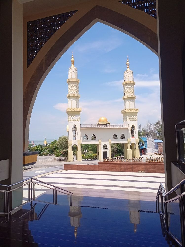 Photograph by Heri Wardana