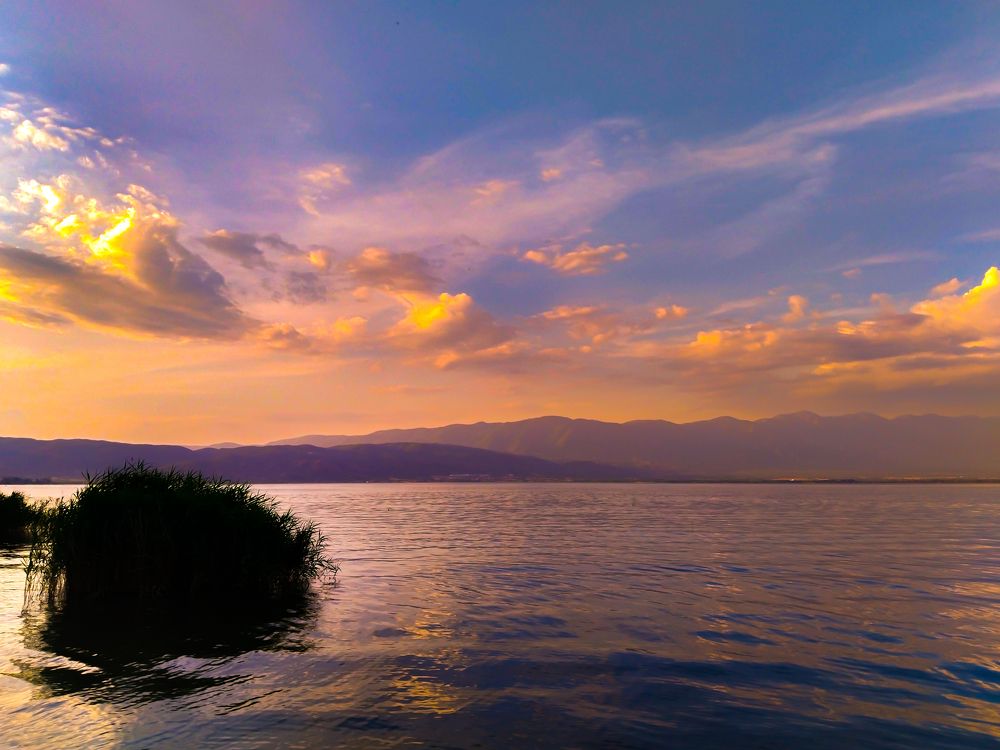 The sunset of the Doiran lake