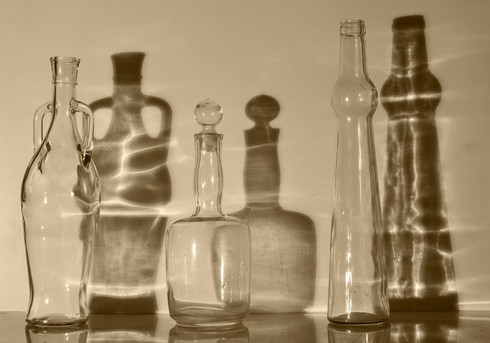 Бутылки и тени