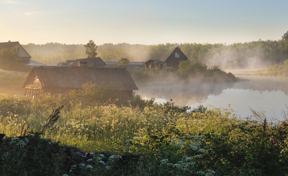 С первыми петухами.