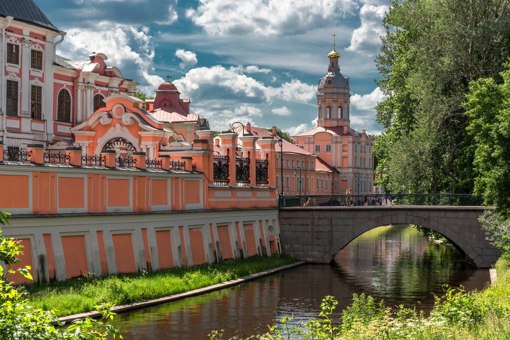 Летняя Свято-Троицкая Александро-Невская Лавра