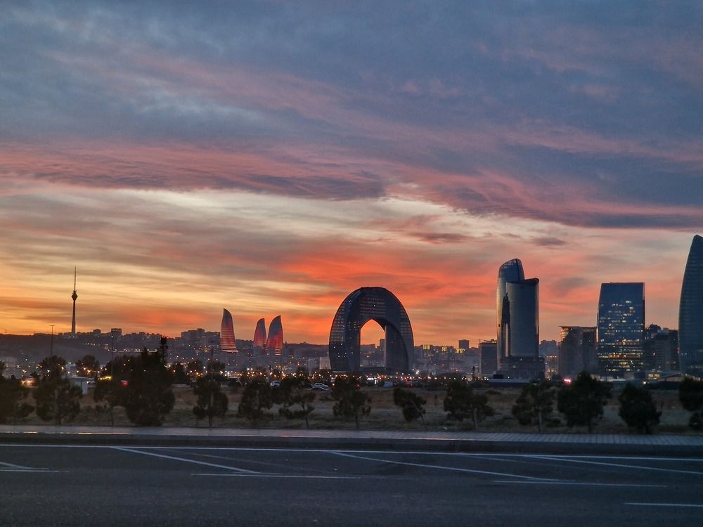 Город просыпается.