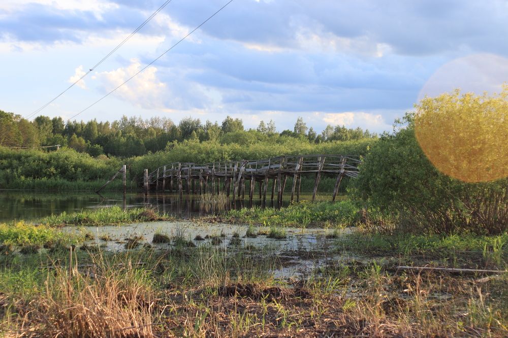 старый пешеходный мост
