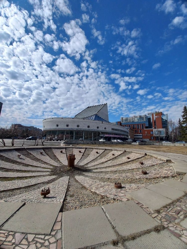 Фонтан у театра юных зрителей