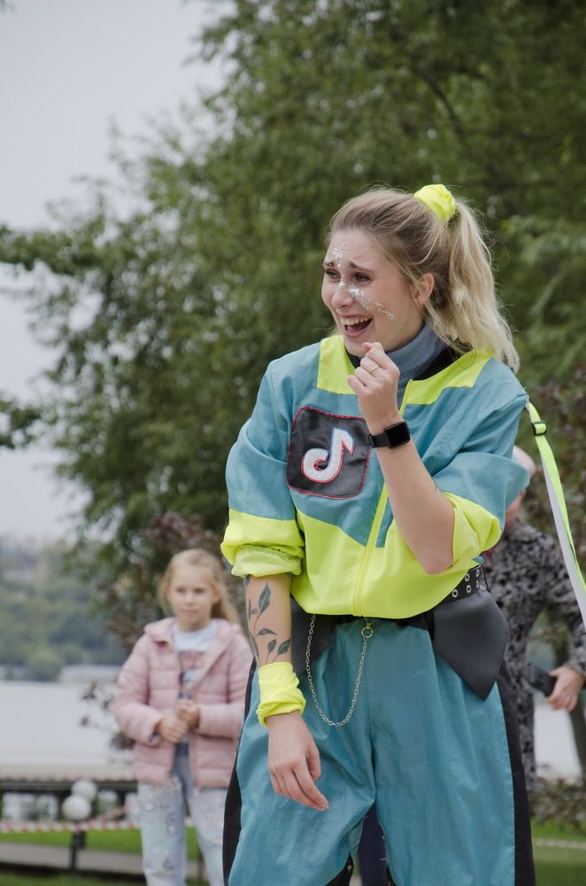 Заразительный смех.