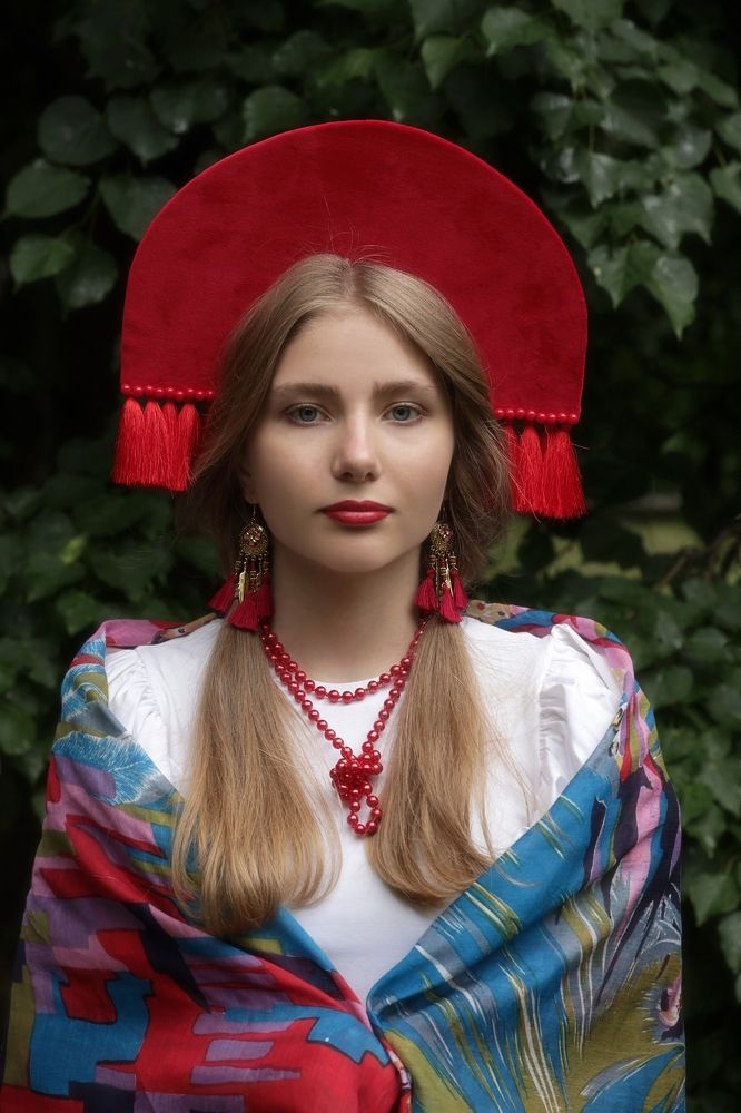 Красные акценты (red accents)