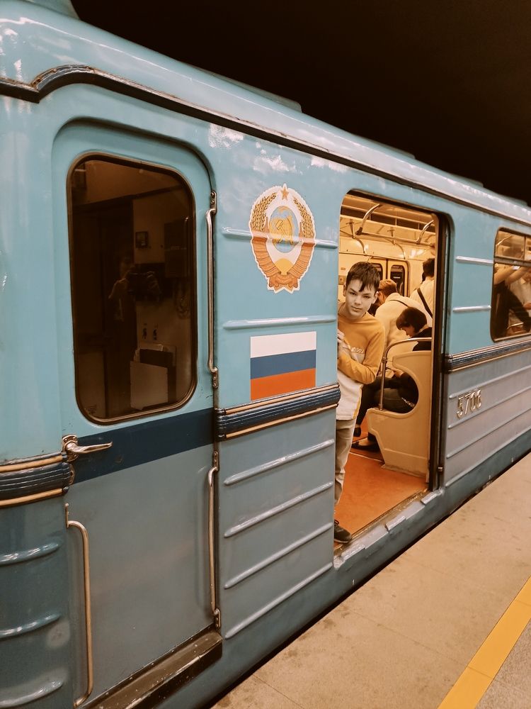 В метро