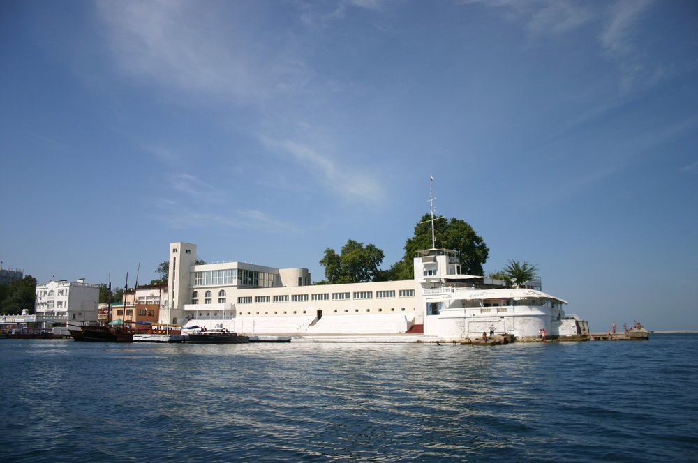 Севастополь.Форт в виде корабля.