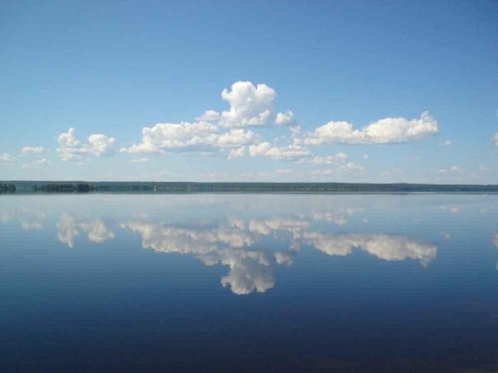 То ли небо в озёра упало, то ли облако в небе плывёт...(с)