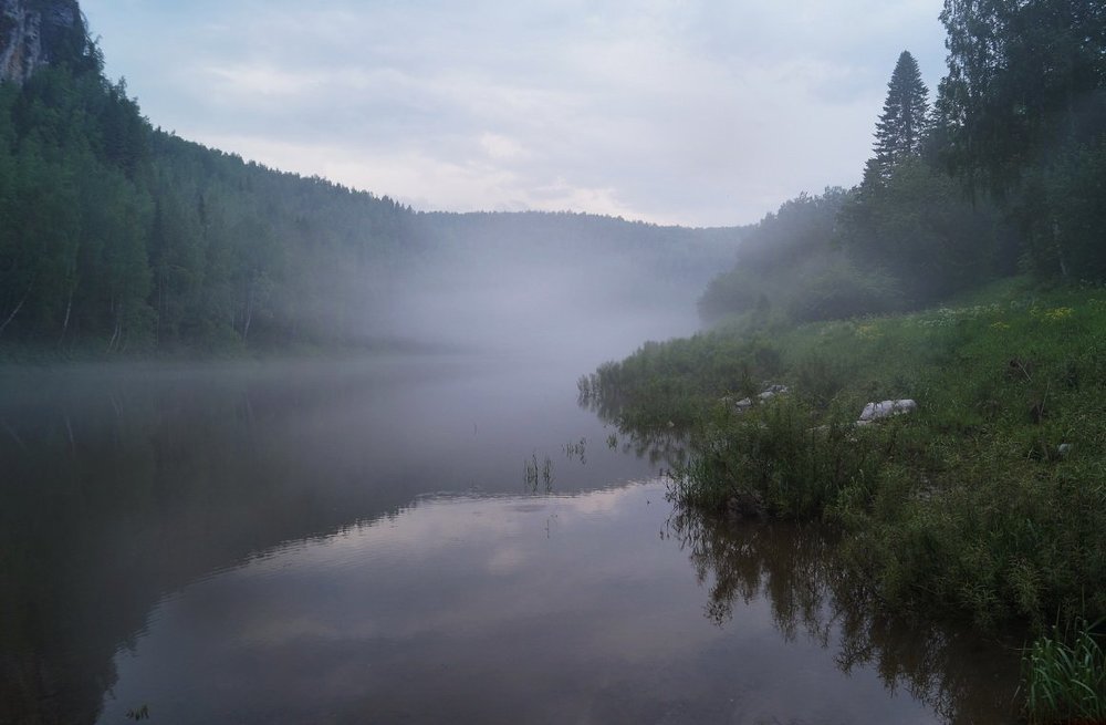 плывет туман по реке