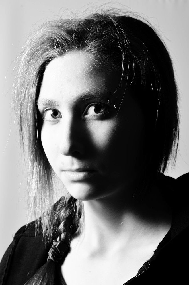 Девушка и мир