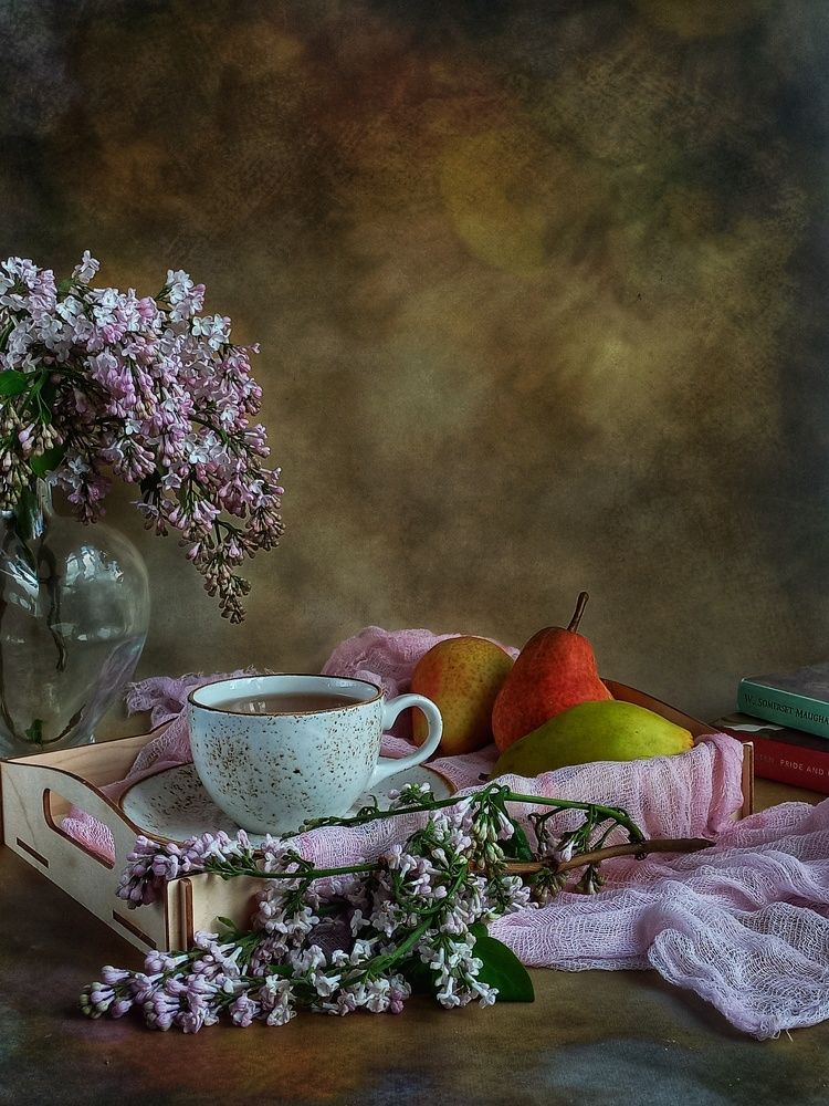 Натюрморт с грушами и сиренью