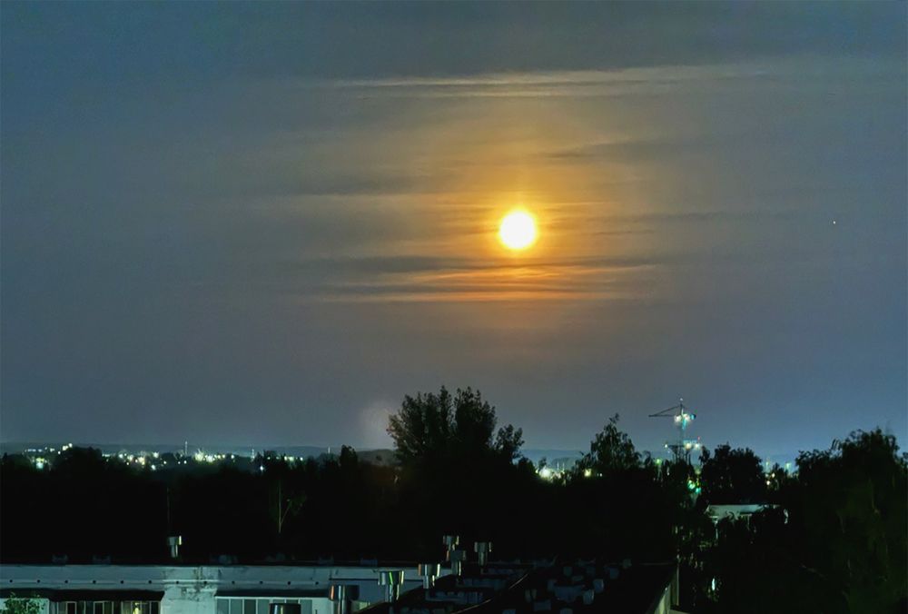 Луна Над Городом....