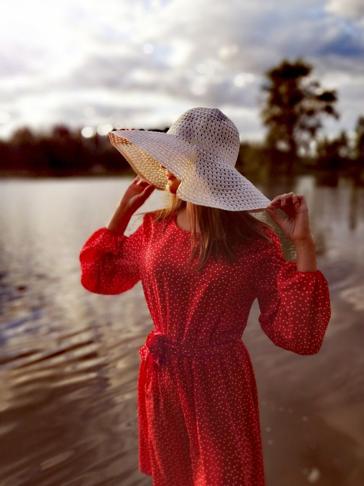 Девушка загадка