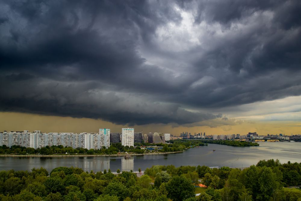 Гроза в Москве.