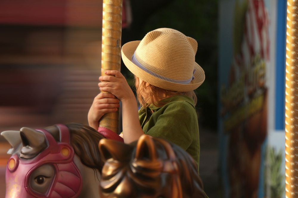 Мчится карусель