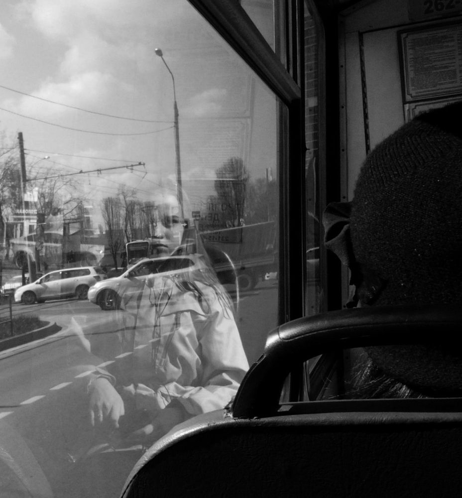 ПОТРЕТ В ОТРАЖЕНИИ