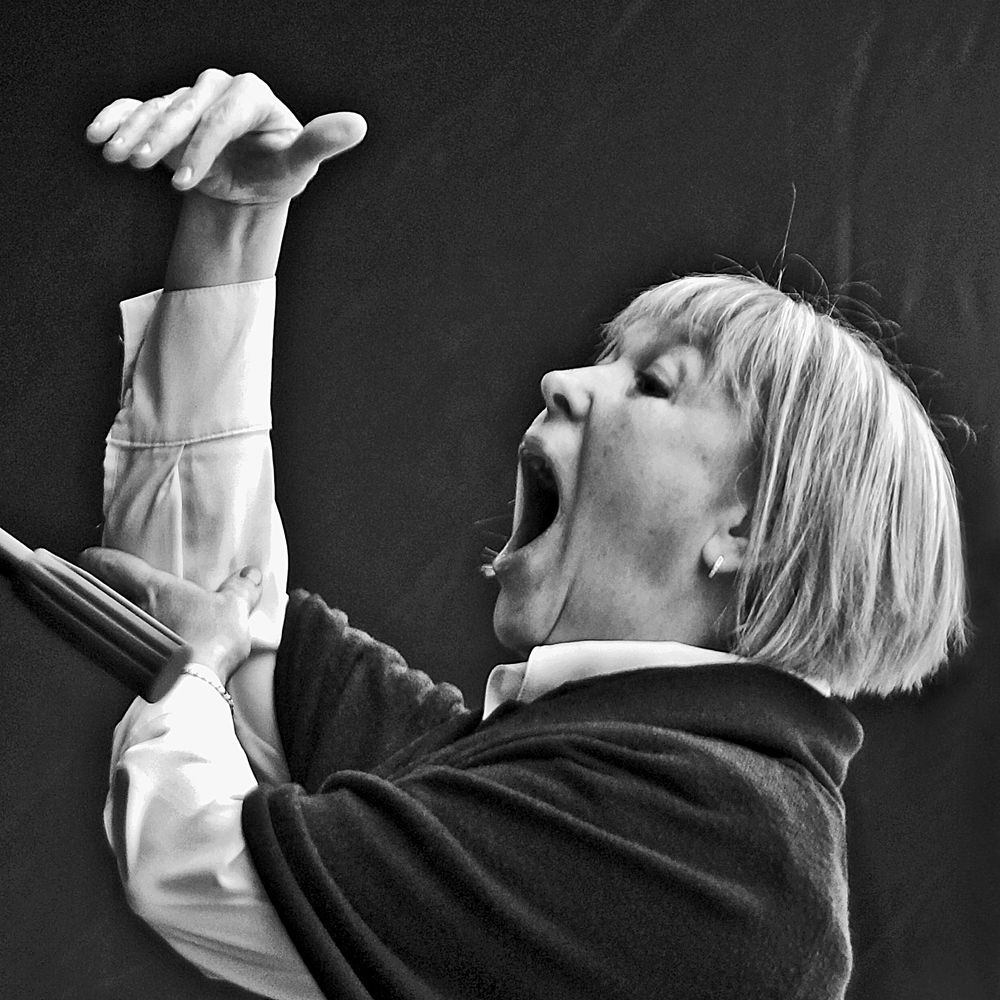 Руководитель молодёжного хора