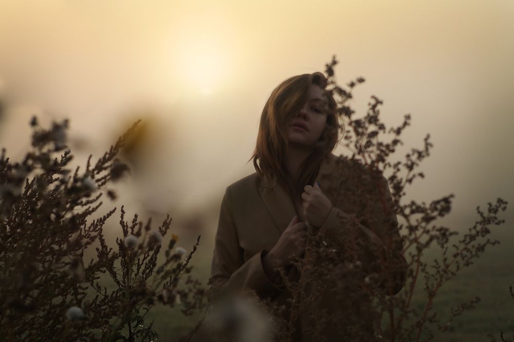 Даша гуляет по полю.