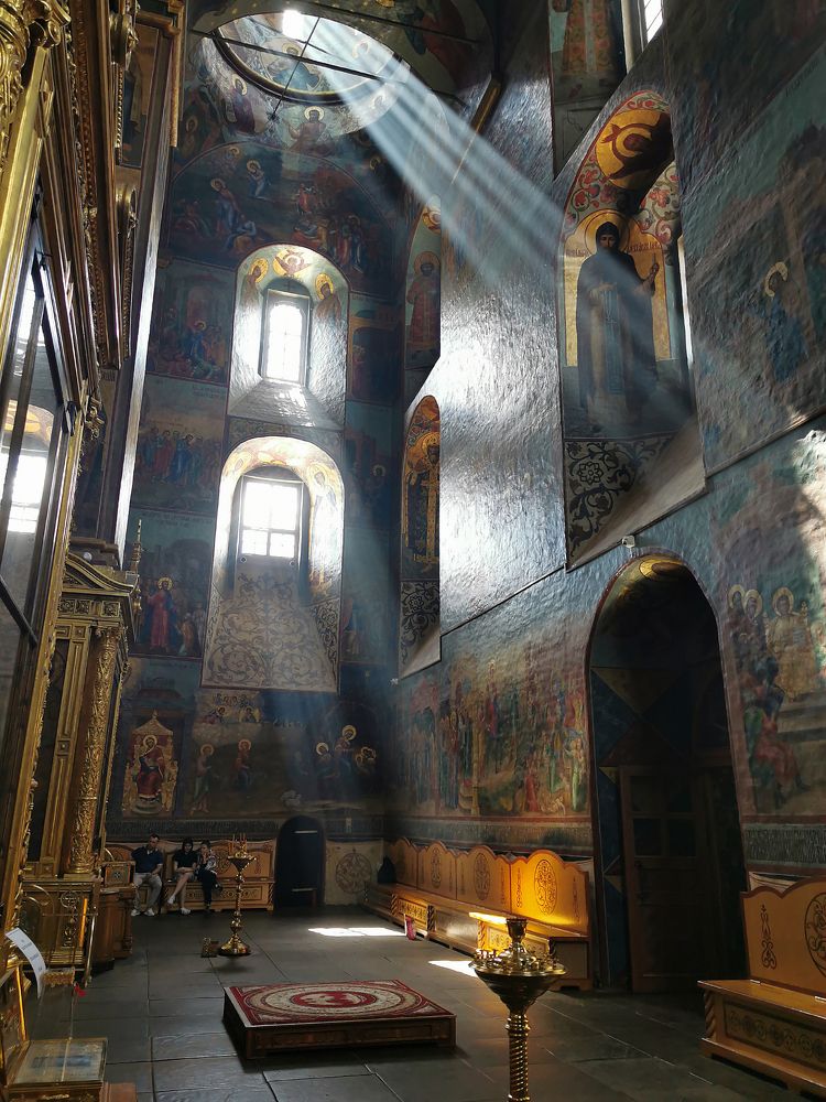 Утро в церкви