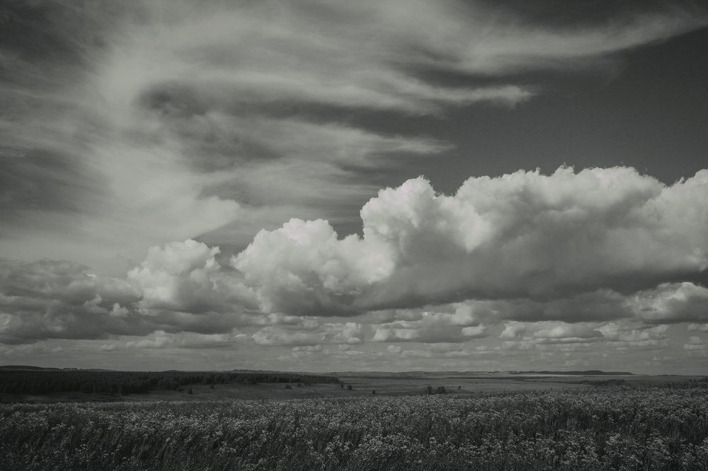 облака плывут по миру