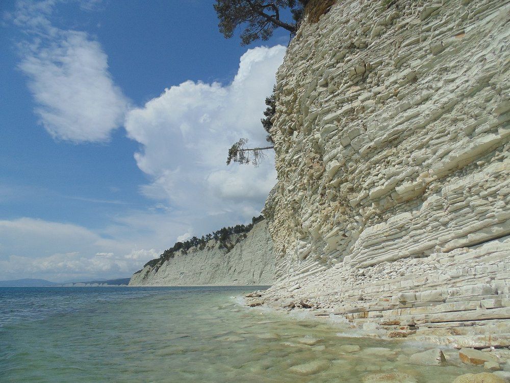 Белая скала.