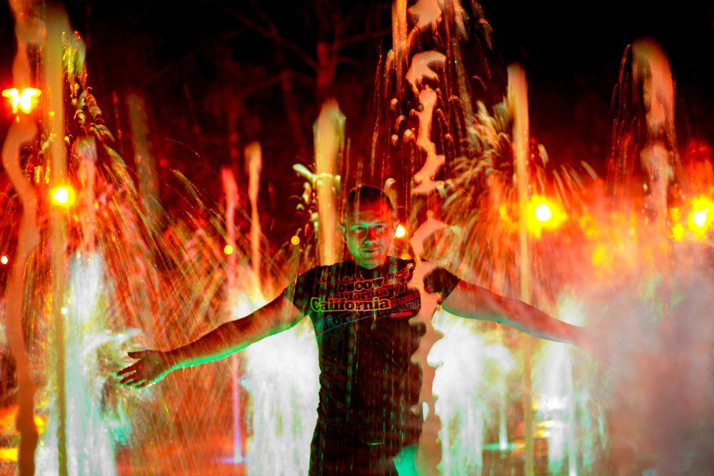 Ильнур в поющих фонтанах в г. Казань